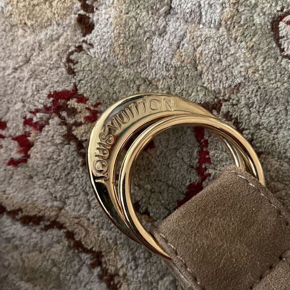 Louis Vuitton butter suede wedges with straps. - Picture 9 of 10